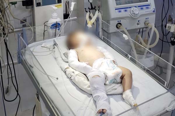 Công an đang xác minh sự việc bảo mẫu nghi bạo hành cháu bé 1 tháng tuổi gây phẫn nộ-2