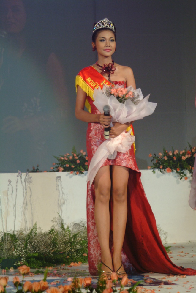 Hoa hậu đăng quang năm 19 tuổi vụt sáng thành siêu mẫu Việt: Sự nghiệp thăng hoa, sắp kết hôn-2