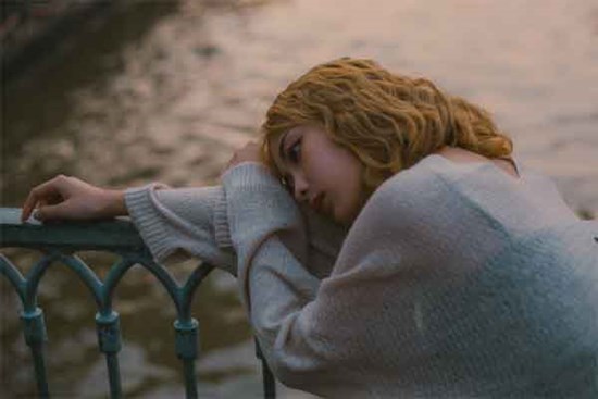 Mẹ ngoại tình, bố có người khác, tôi bơ vơ trong gia đình của mình