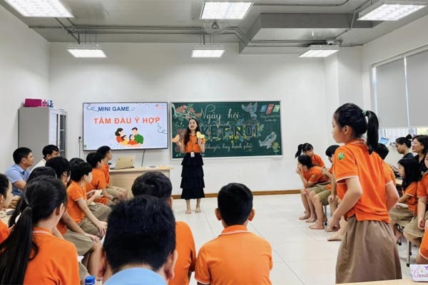 Bà mẹ 22 tuổi đi họp phụ huynh, vừa mở miệng cười liền lộ ra một thứ khiến con bị tẩy chay-3