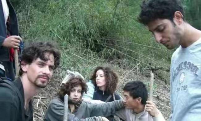 Cuộc hội ngộ đầy nước mắt sau 13 năm tìm kiếm ân nhân trong trận động đất kinh hoàng-5