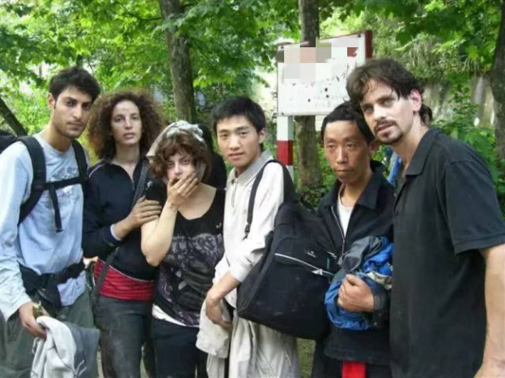 Cuộc hội ngộ đầy nước mắt sau 13 năm tìm kiếm ân nhân trong trận động đất kinh hoàng-6