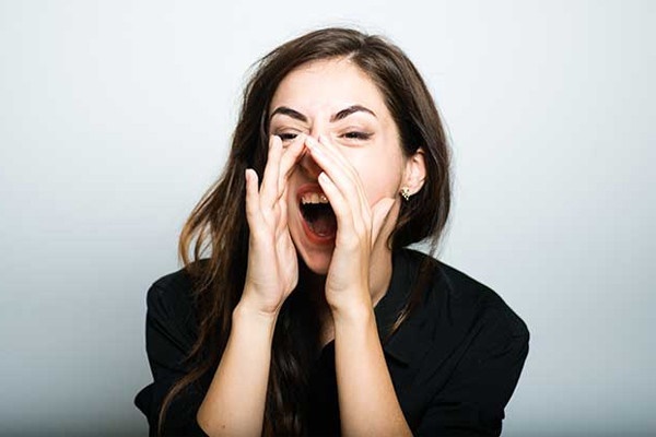 Người phụ nữ luôn hét lúc 6h sáng để nở phổi: Nhận định của bác sĩ-1