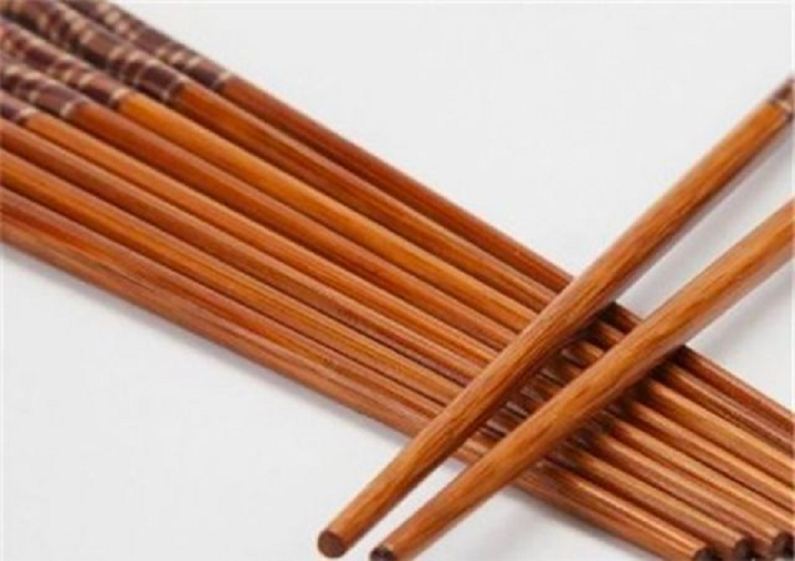 Mẹo phân biệt đũa gỗ tự nhiên và đũa nhuộm phẩm màu-1