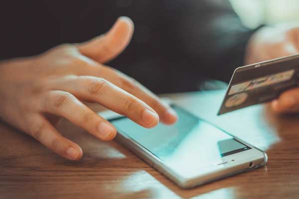 Hơn 100 người sập bẫy lừa đảo của cựu quân nhân Singapore-1