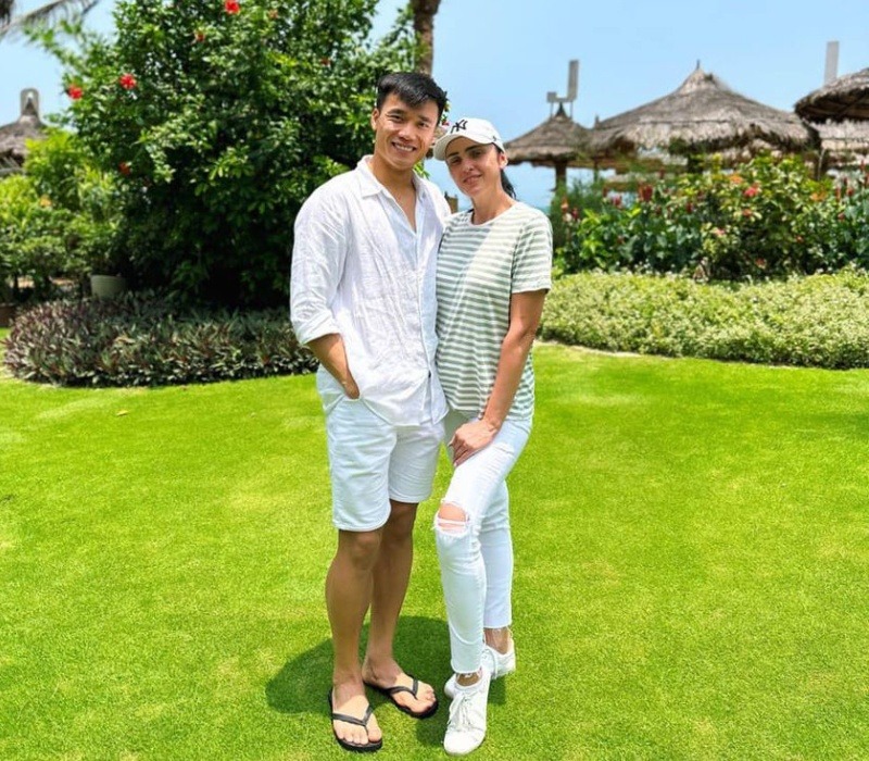 Mẹ vợ Tây của thủ môn Bùi Tiến Dũng nóng bỏng không thua gì con gái, con rể vừa phải gửi tâm thư-1