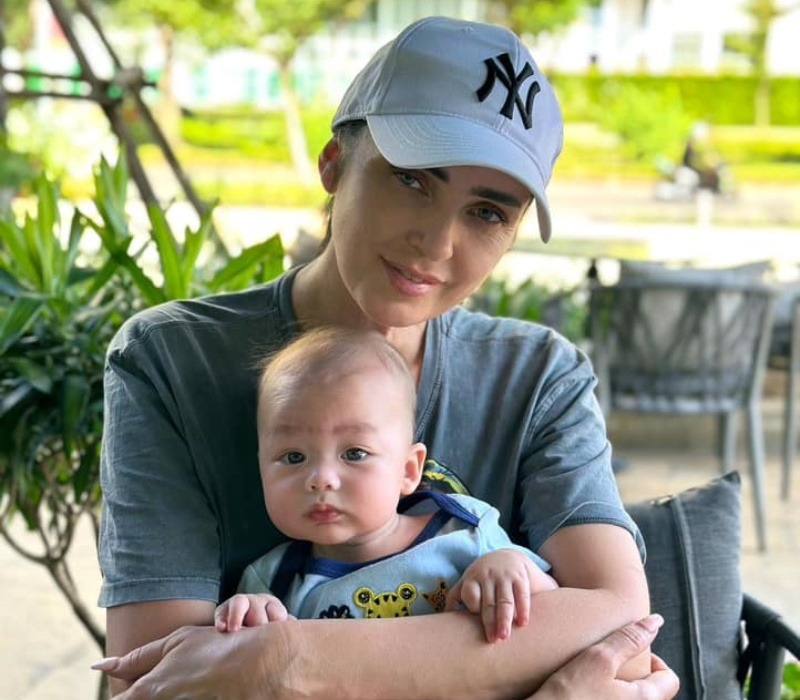 Mẹ vợ Tây của thủ môn Bùi Tiến Dũng nóng bỏng không thua gì con gái, con rể vừa phải gửi tâm thư-11