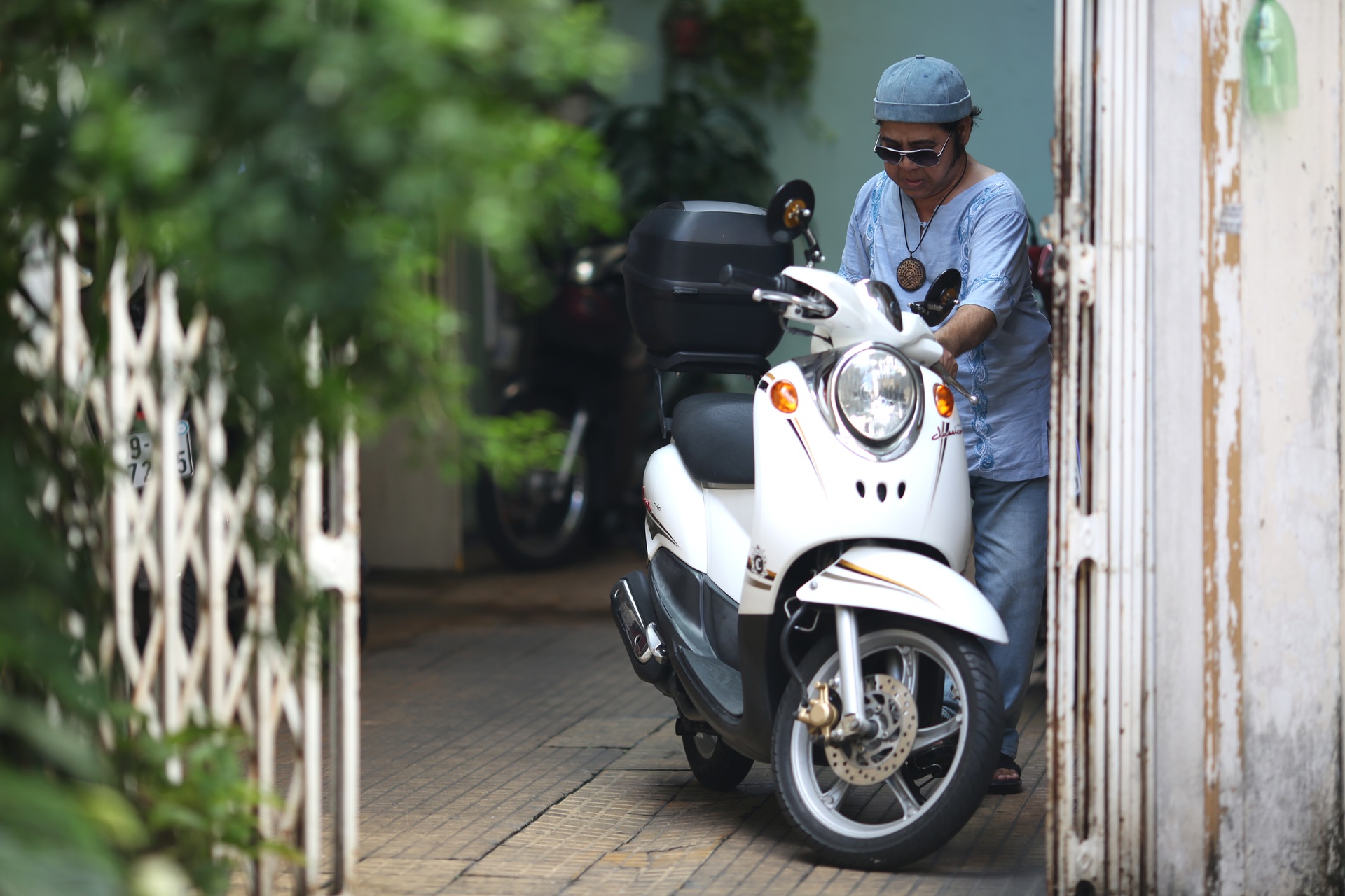 Bạch Long sau 56 năm rút ruột vì sân khấu, về già bữa đói bữa no-7