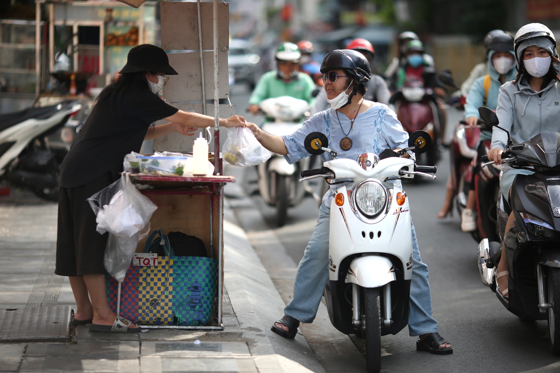 Bạch Long sau 56 năm rút ruột vì sân khấu, về già bữa đói bữa no-9