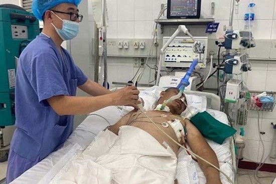 Ông bố đơn thân nuôi 3 con gặp tai nạn giao thông nguy kịch