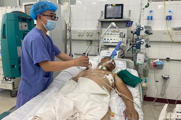 Ông bố đơn thân nuôi 3 con gặp tai nạn giao thông nguy kịch-1