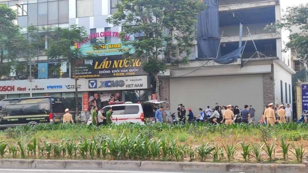 Hà Nội: Người phụ nữ đi xe đạp bị ô tô Limousine tông tử vong-1