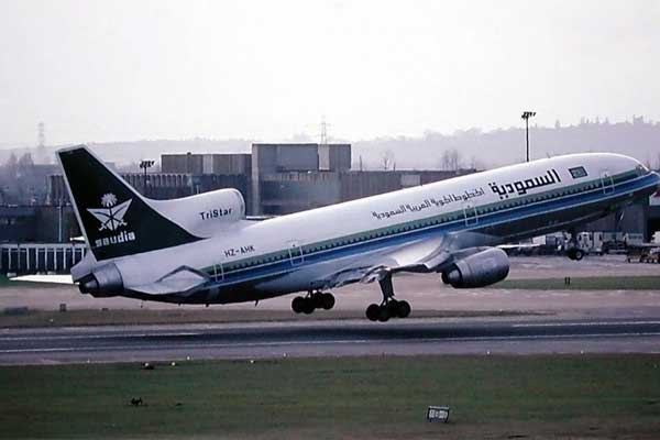 Người đàn ông ngồi gần vị khách tự ý mở cửa máy bay kể về thời khắc kinh hoàng-2