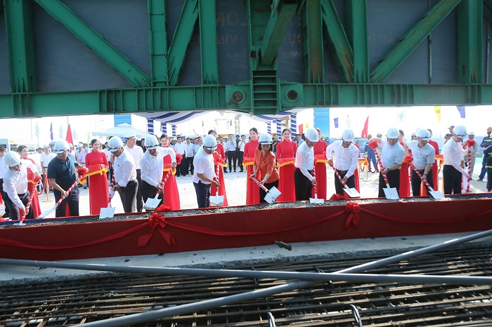 Hà Nội: Hợp long công trình cầu Vĩnh Tuy 2 vượt sông Hồng-5