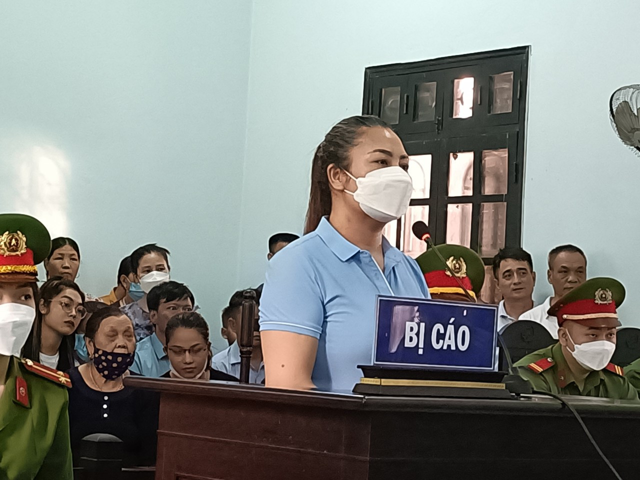 Con dâu vi phạm giao thông, mẹ chồng bị phạt 20 tháng tù vì lăng mạ CSGT-1