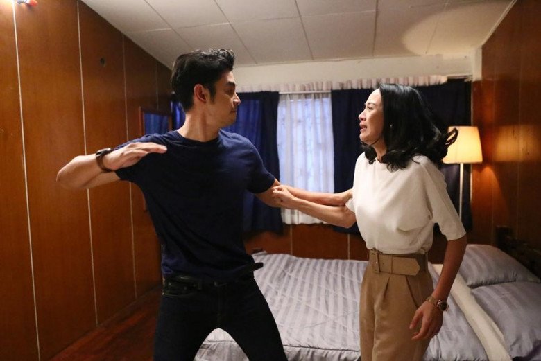 Trở về nhà sau khi ra tòa, bố tôi đưa ra một thứ, vợ chồng anh trai vội rút đơn-1