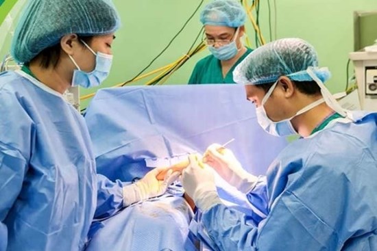 3 trẻ bị bỏng nặng do nghịch máy chạy bộ