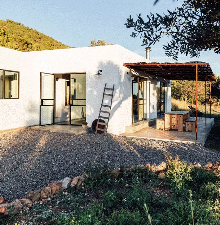 Ngôi nhà cấp 4 gây ngạc nhiên vì bên ngoài truyền thống nhưng bên trong hiện đại-4