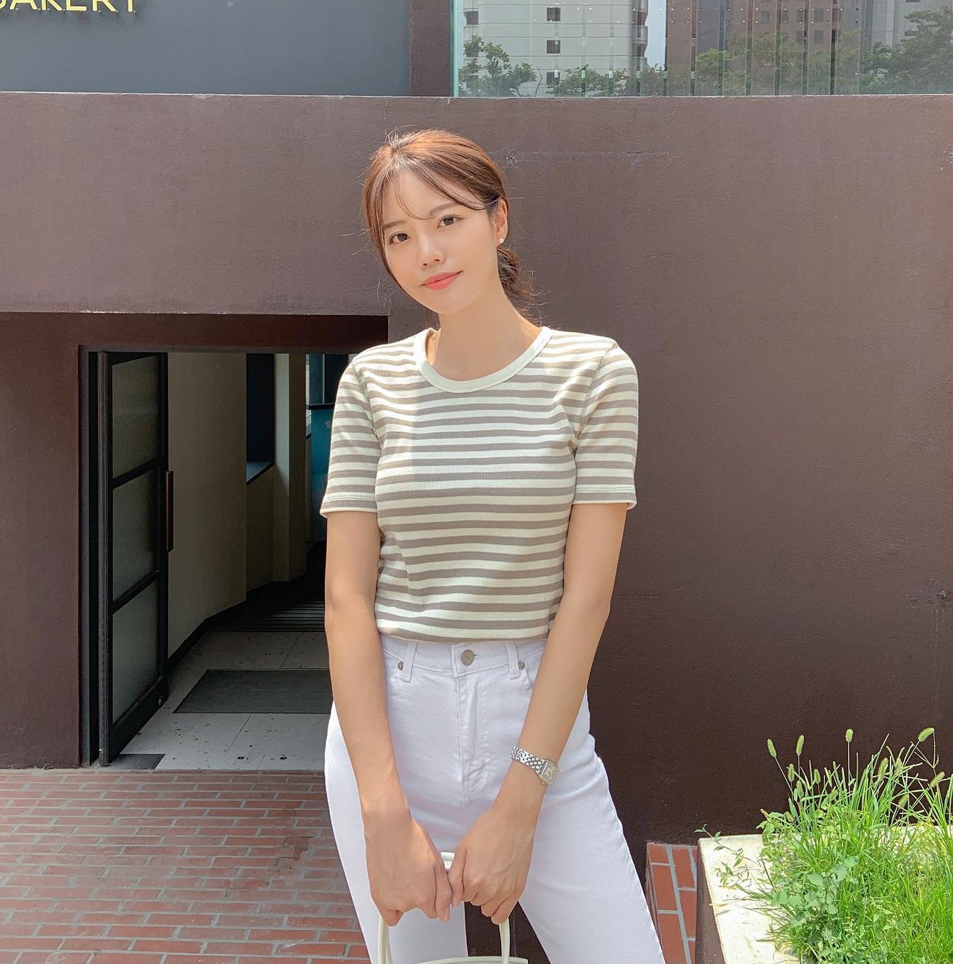 4 xu hướng trang phục họa tiết trẻ trung hè 2023-3