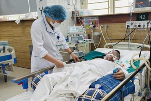 3 người ngộ độc do ăn sâu ban miêu: Bệnh nhân 38 tuổi phải thở máy-1