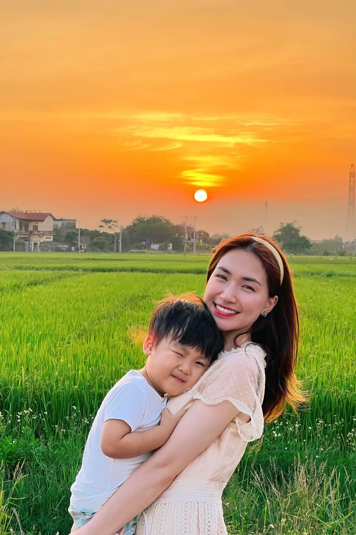 Cách chơi trốn tìm cực độc lạ của con trai Hòa Minzy-4