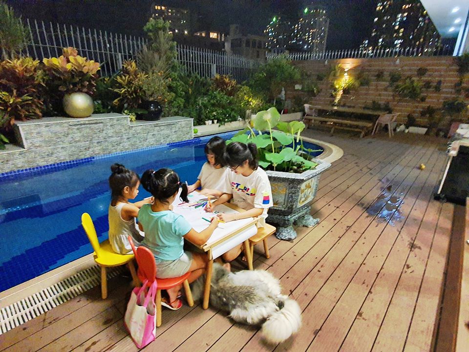 Thương yêu con riêng của chồng hết mực, hai sao nữ này xứng đáng hưởng sự giàu sang trong những căn hộ bạc tỉ-8