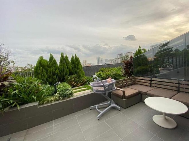 Thương yêu con riêng của chồng hết mực, hai sao nữ này xứng đáng hưởng sự giàu sang trong những căn hộ bạc tỉ-46