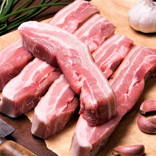 Lý do đằng sau việc người bán hàng dùng khăn để lau thịt-3