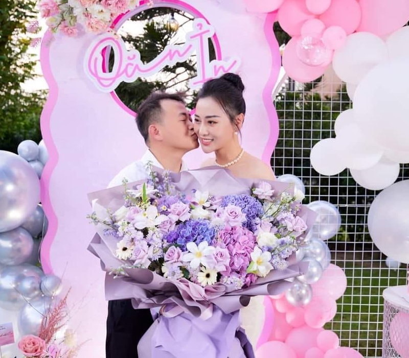 Dự tiệc hạng sang cùng Shark Bình, Phương Oanh được CĐM khen ra dáng phu nhân chủ tịch-14