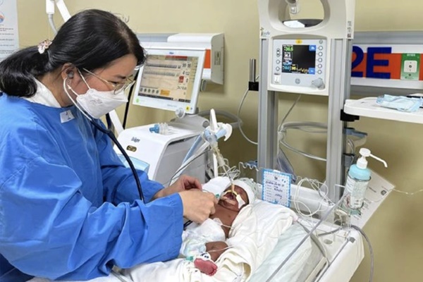 Cuộc chiến sinh tử của bé Messi chào đời khi thai mới 25 tuần tuổi-2