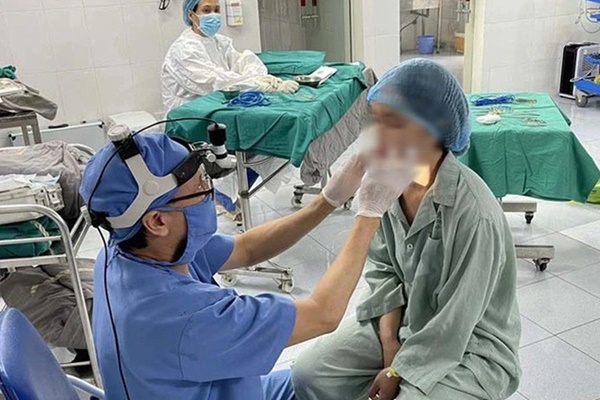 Gặp biến chứng vì cấy chỉ nâng mũi và tiêm filler tai Phật-1