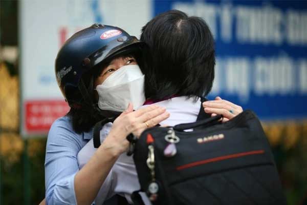 Cả nhà khắc mệnh, chật vật xoay… phong thủy đưa con đi thi lớp 10-1