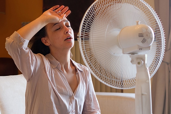 Vì sao nên bật đèn phòng vệ sinh khi ngủ qua đêm trong khách sạn?-2