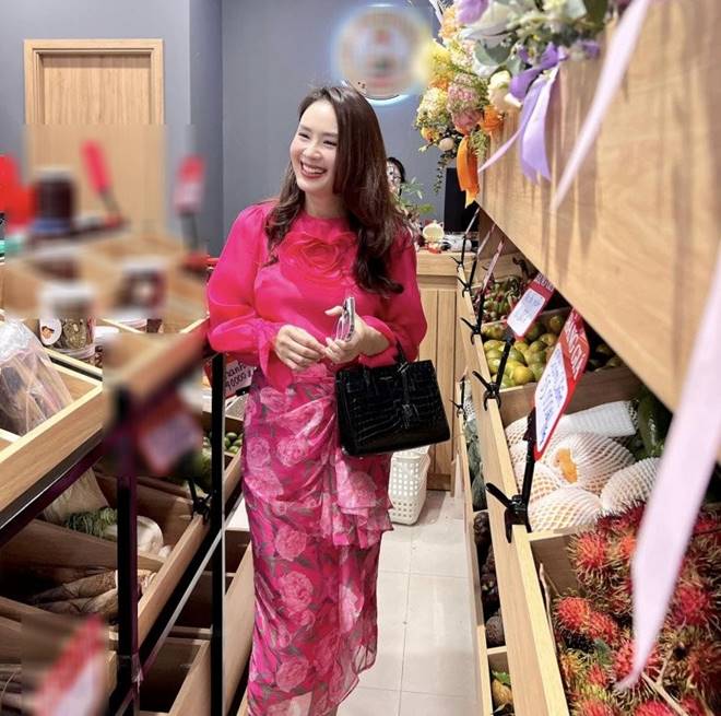 Từng nhận cát xê 50.000 đồng, Hồng Diễm giờ là nữ hoàng rating VTV vẫn dùng hàng hiệu tiết kiệm, ít khi trưng trổ-5