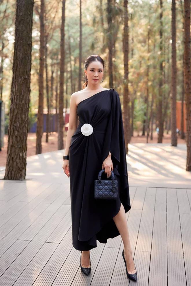 Từng nhận cát xê 50.000 đồng, Hồng Diễm giờ là nữ hoàng rating VTV vẫn dùng hàng hiệu tiết kiệm, ít khi trưng trổ-12