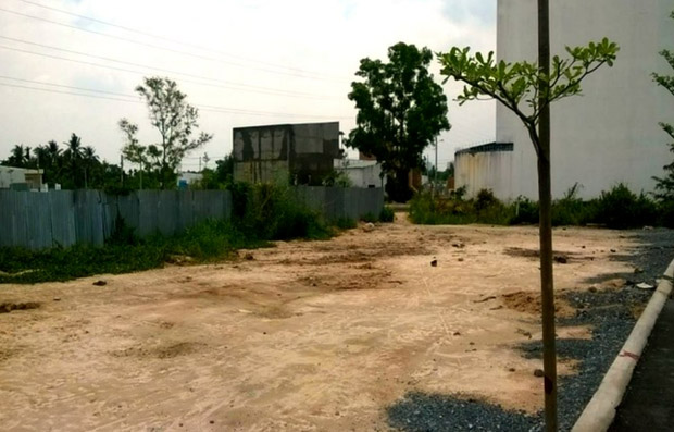 Không dám đưa con về quê nghỉ hè vì nợ tiền buôn đất-2