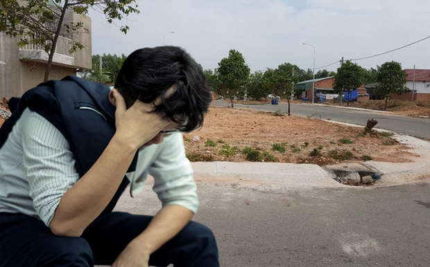 Không dám đưa con về quê nghỉ hè vì nợ tiền buôn đất-1