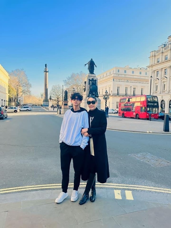 Con gái Quyền Linh giỏi toàn diện, quý tử nhà Jennifer Phạm tốt nghiệp thủ khoa-12