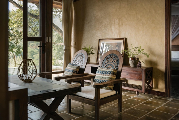 Chi 8 tỷ đồng làm nhà gỗ bên triền đồi để con gái được sống chan hòa với thiên nhiên-4