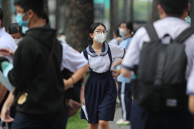 Học đến 1 giờ sáng, nữ sinh bật khóc hỏi: Nếu con rớt lớp 10, má ổn chứ?-3