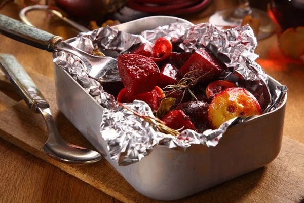 Dùng giấy bạc, giấy nến để nấu ăn có an toàn không?-1