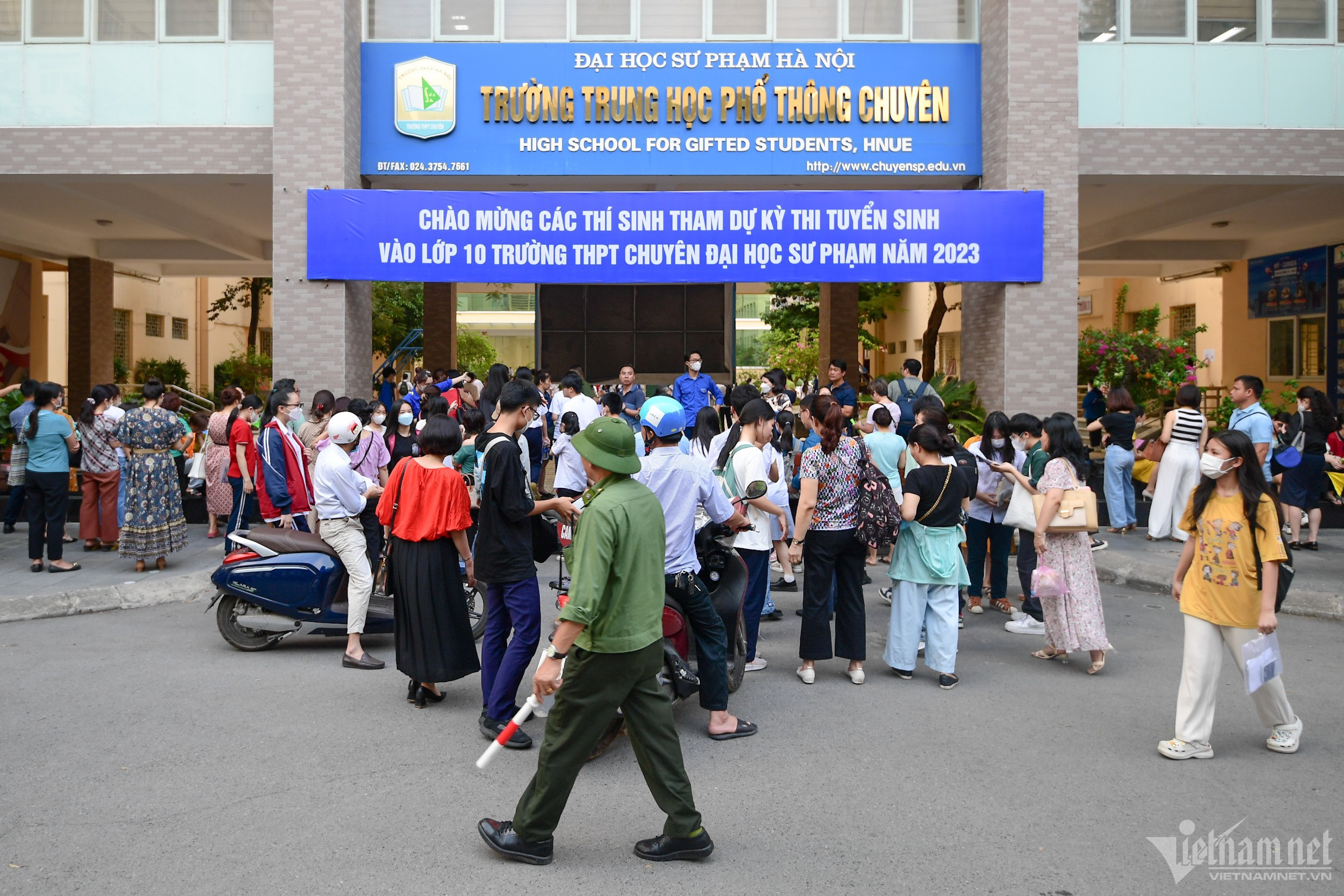 Hơn 6.000 sĩ tử bắt đầu tranh suất vào trường chuyên nóng nhất nhì Hà Nội-1