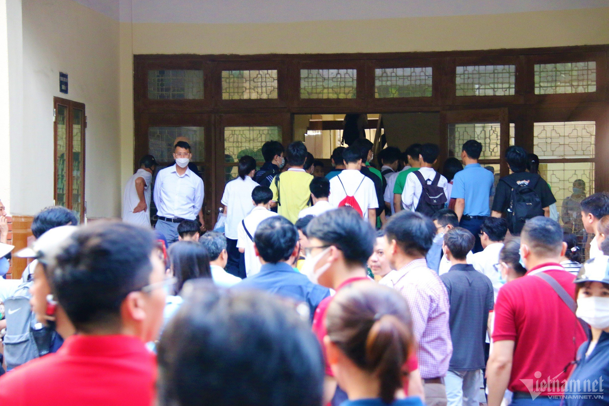 Hơn 6.000 sĩ tử bắt đầu tranh suất vào trường chuyên nóng nhất nhì Hà Nội-2