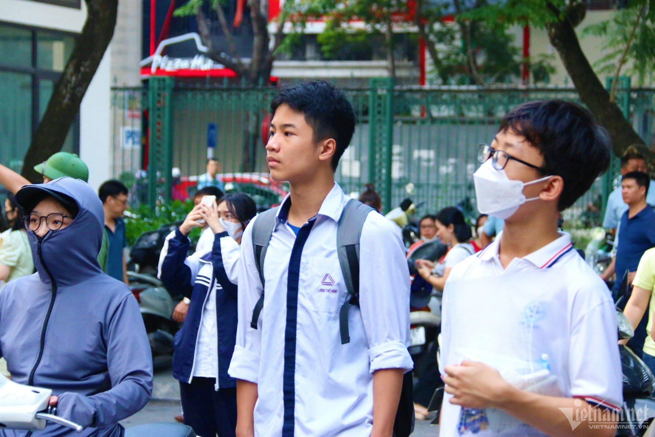 Hơn 6.000 sĩ tử bắt đầu tranh suất vào trường chuyên nóng nhất nhì Hà Nội-3