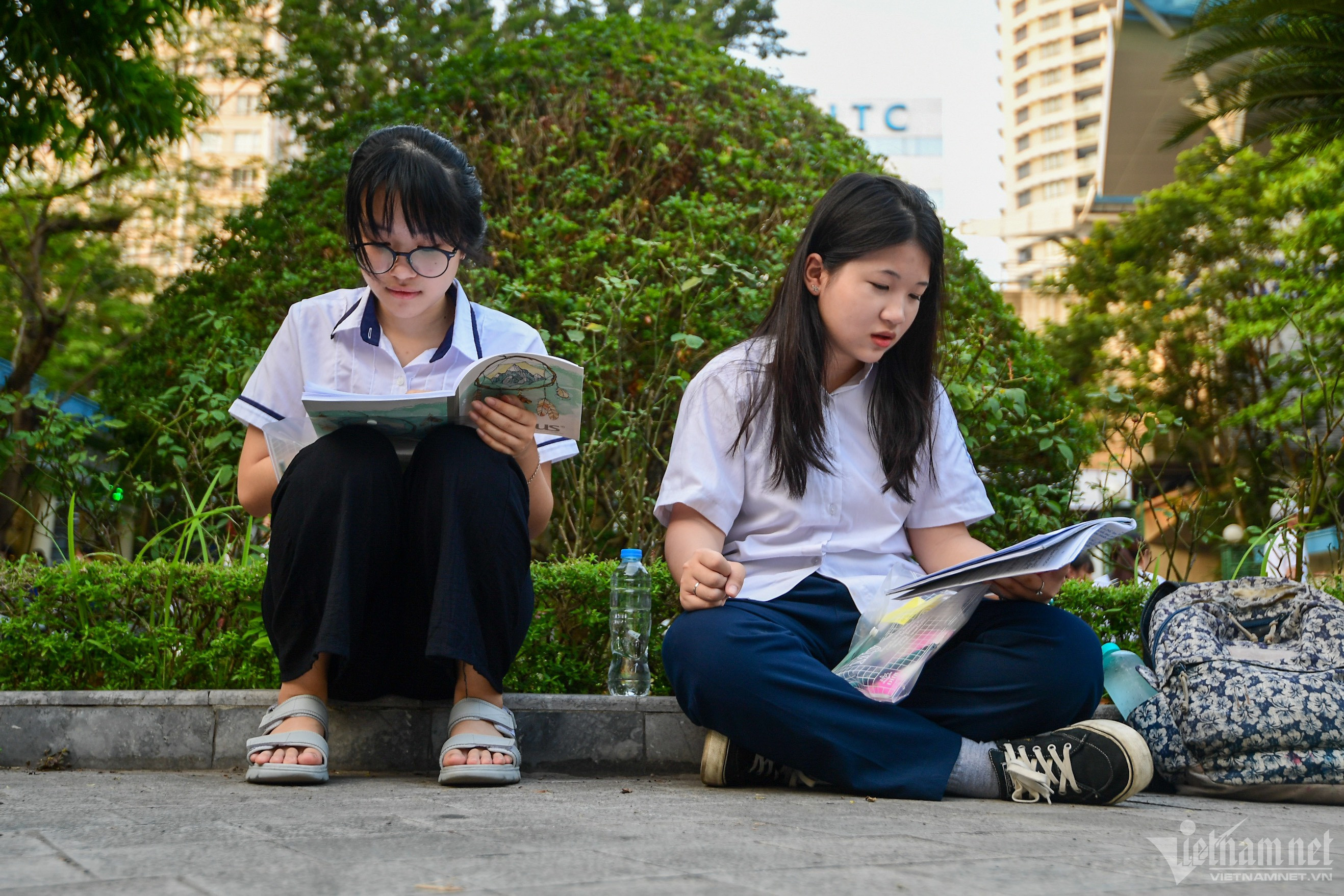 Hơn 6.000 sĩ tử bắt đầu tranh suất vào trường chuyên nóng nhất nhì Hà Nội-4