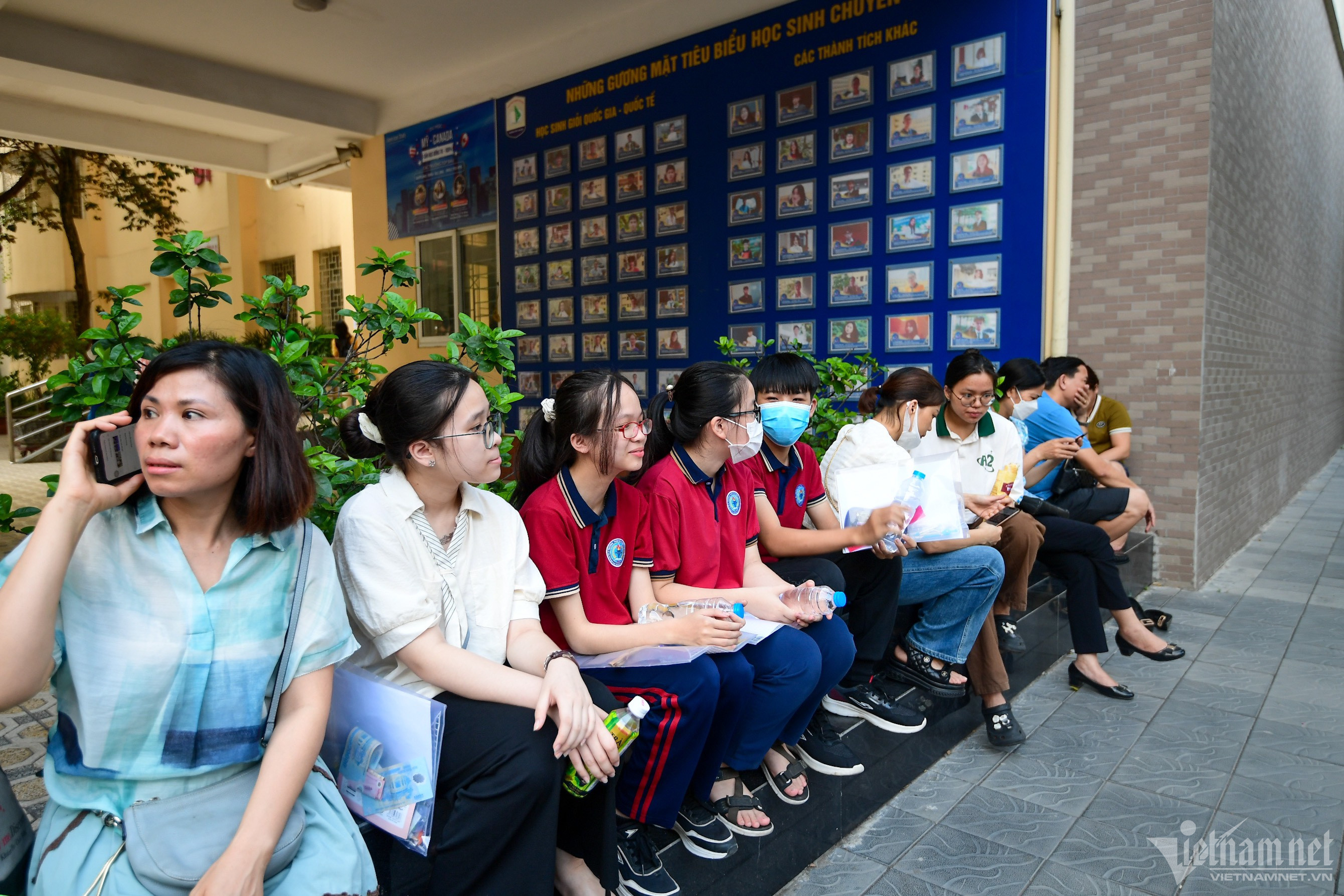 Hơn 6.000 sĩ tử bắt đầu tranh suất vào trường chuyên nóng nhất nhì Hà Nội-5