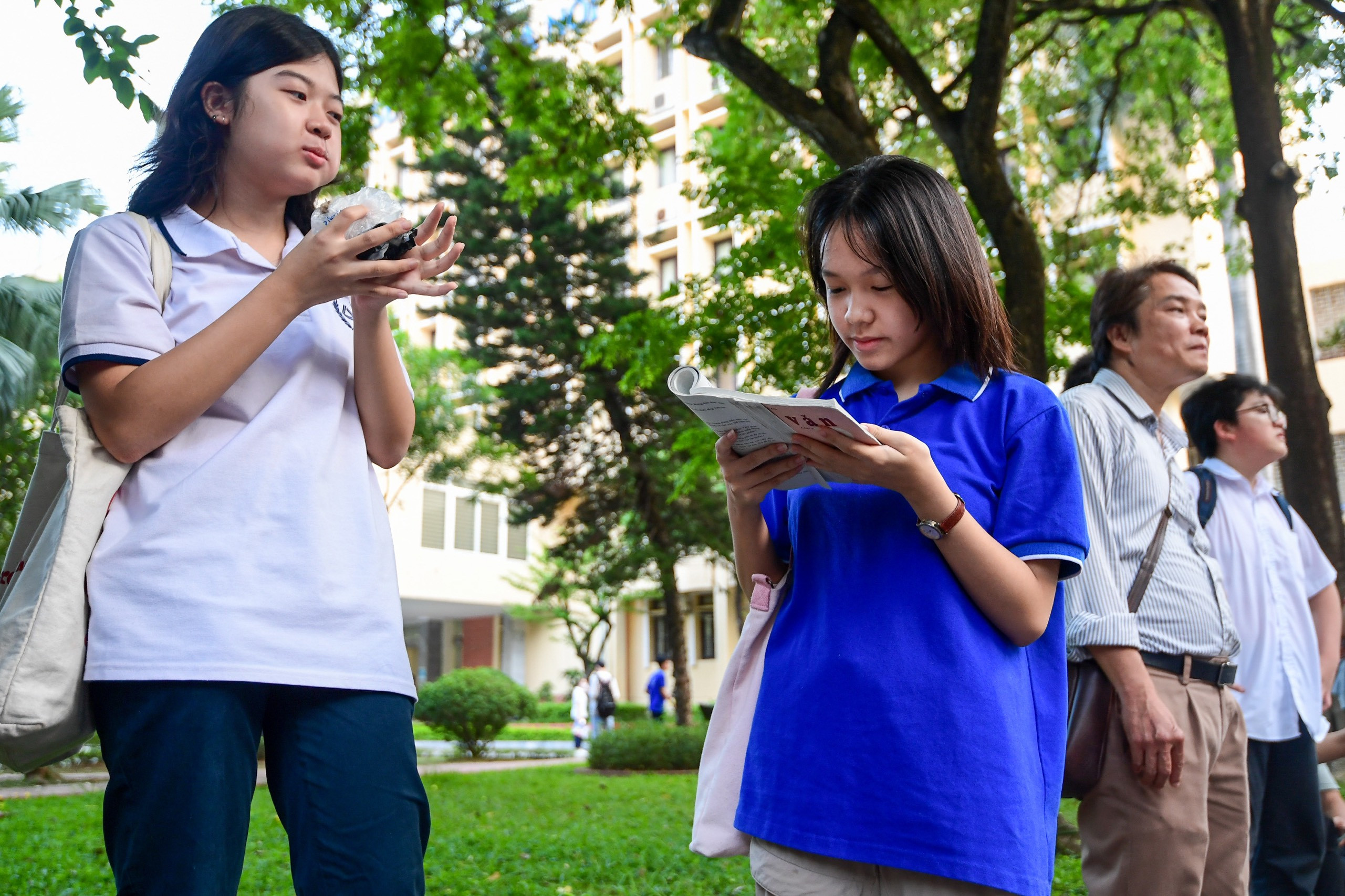 Hơn 6.000 sĩ tử bắt đầu tranh suất vào trường chuyên nóng nhất nhì Hà Nội-8