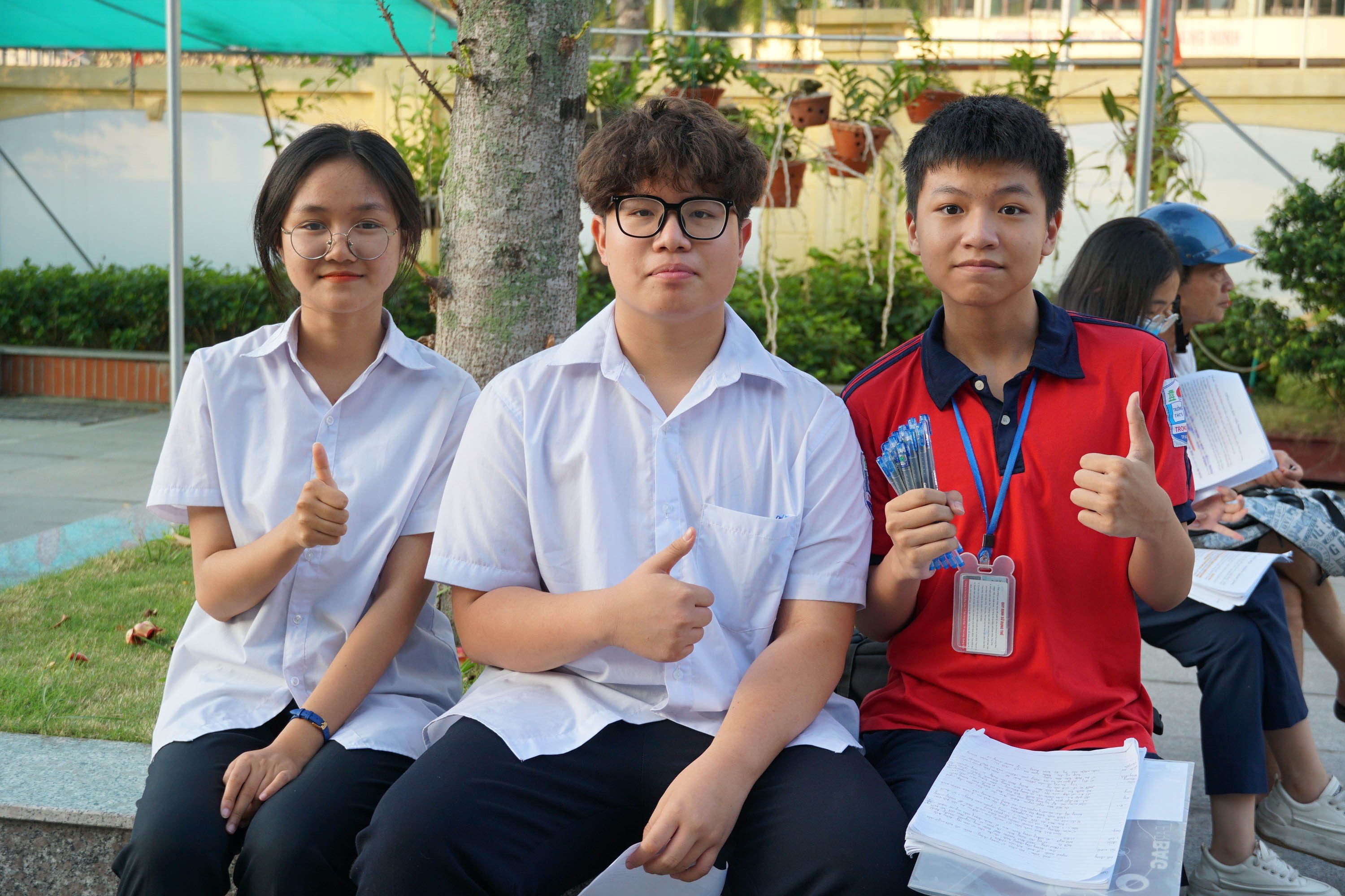 Hơn 15.000 thí sinh Quảng Ninh làm bài thi Ngữ văn về hơi ấm đôi tay mẹ-2