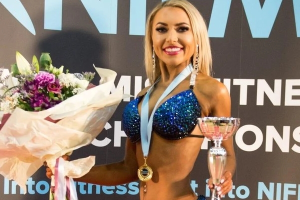 Nữ người mẫu qua đời ở tuổi 43-3