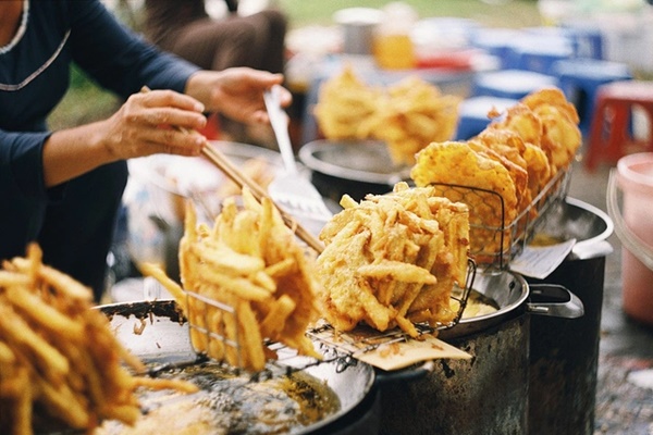 Rủi ro từ thực phẩm đường phố trong mùa hè, chuyên gia chỉ cách phòng tránh-4